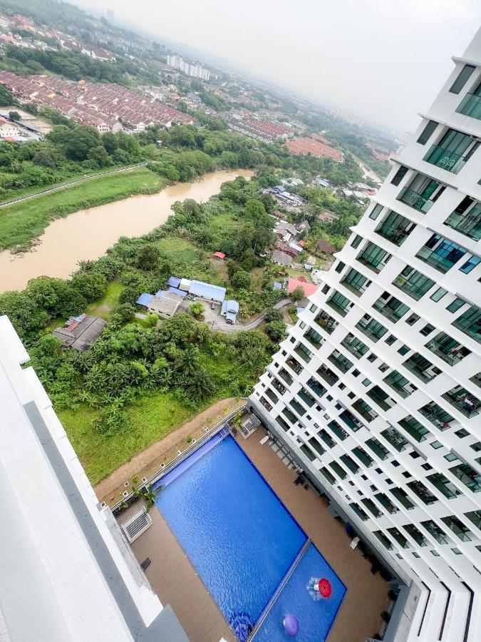 Aurora Vista Homestay Bangi At Vista Bangi With Wifi Netflix Gym Sauna Coway Swimming Pool-River View Kajang Zewnętrze zdjęcie